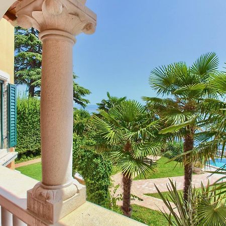 Villa Baronessa Ловран Екстериор снимка