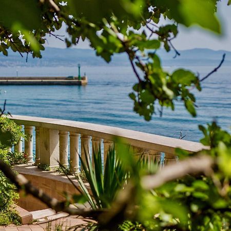 Villa Baronessa Ловран Екстериор снимка