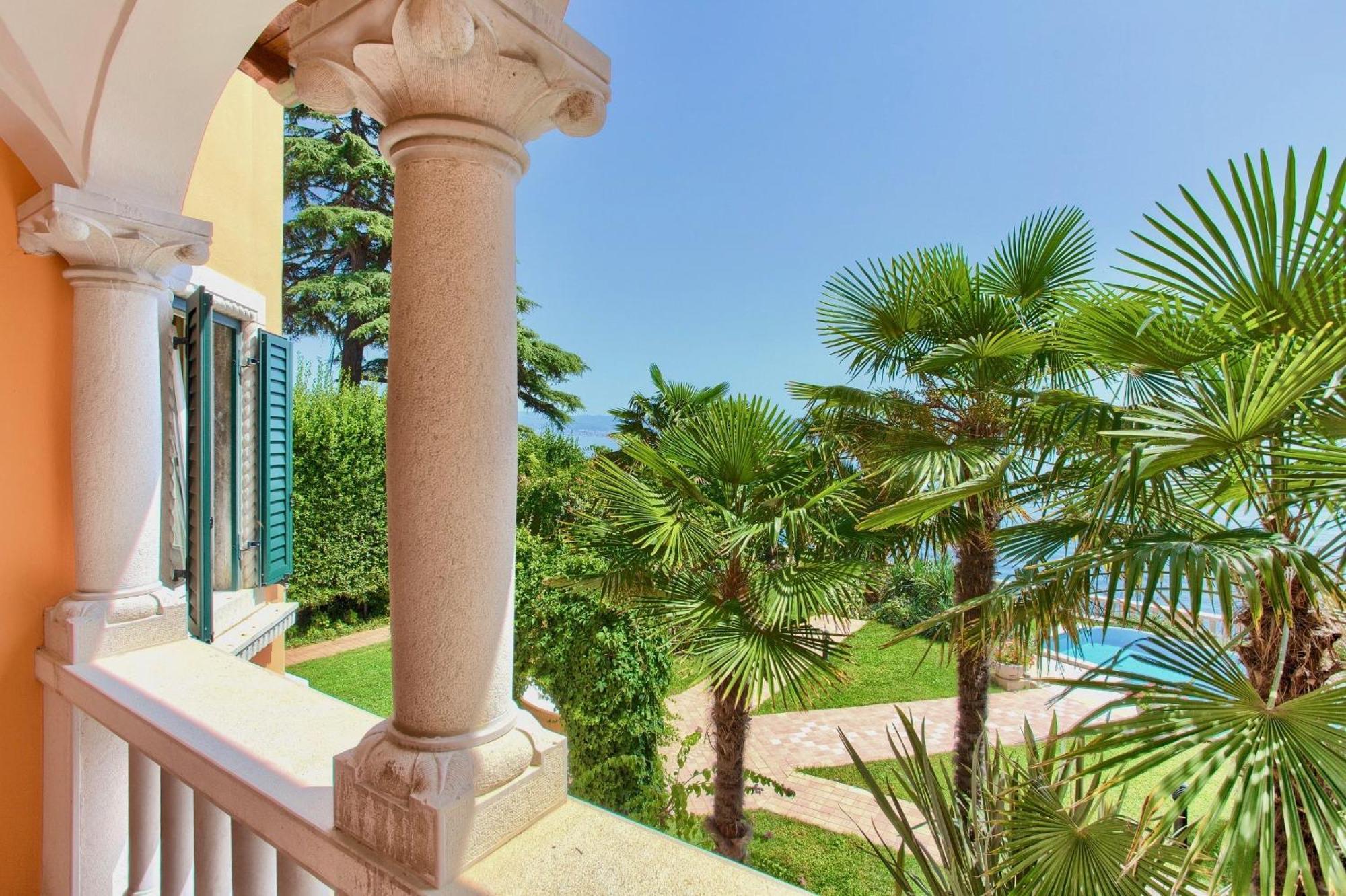 Villa Baronessa Ловран Екстериор снимка