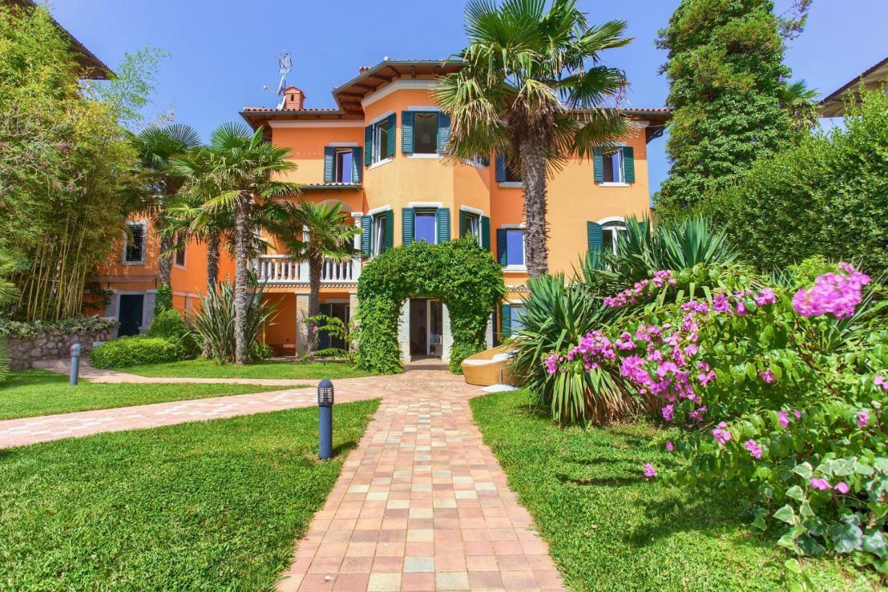 Villa Baronessa Ловран Екстериор снимка