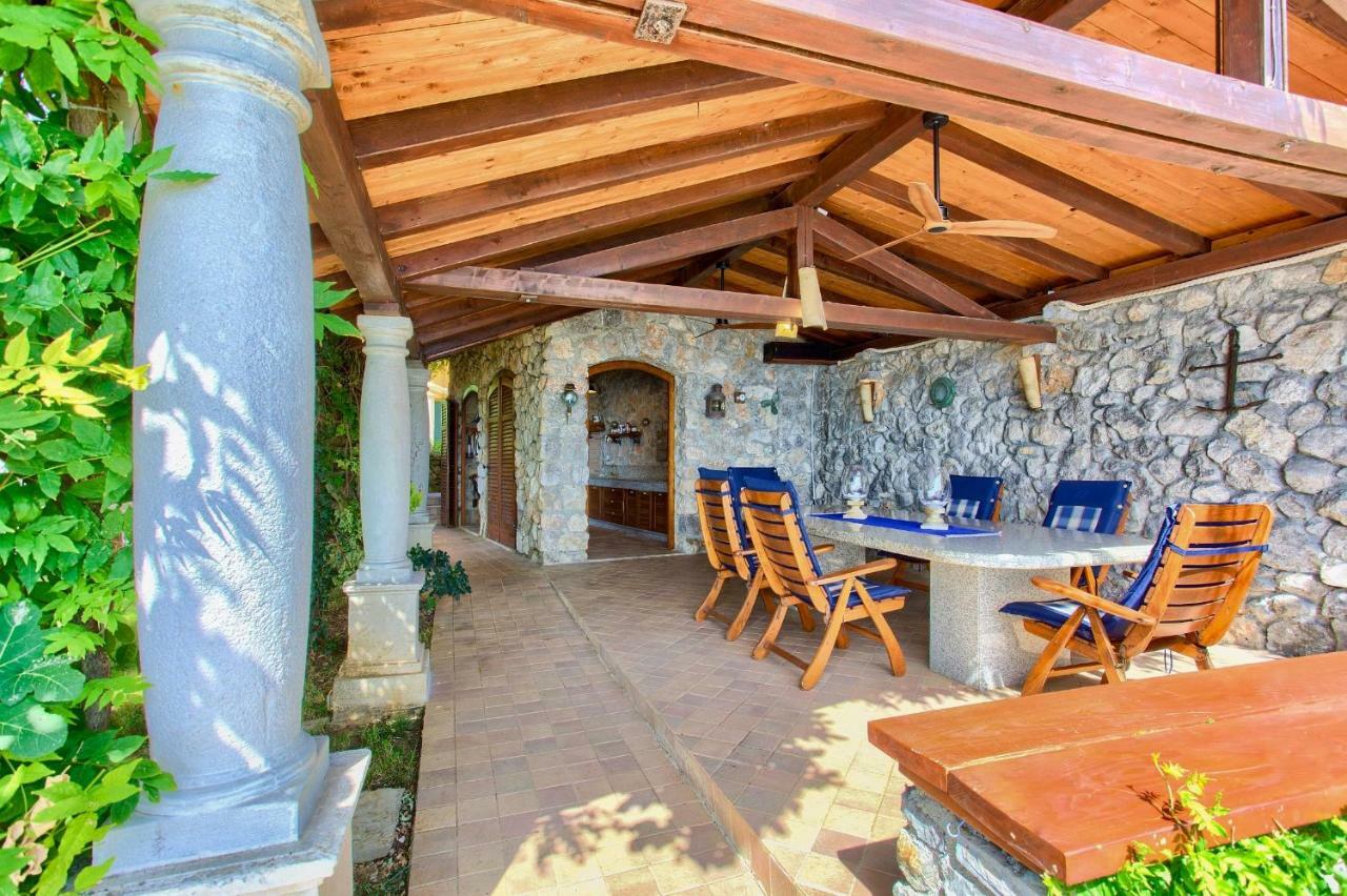 Villa Baronessa Ловран Екстериор снимка