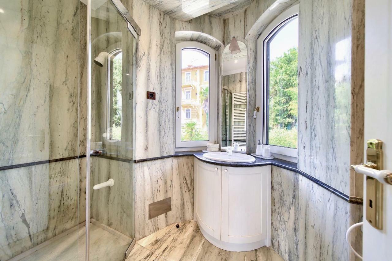 Villa Baronessa Ловран Екстериор снимка