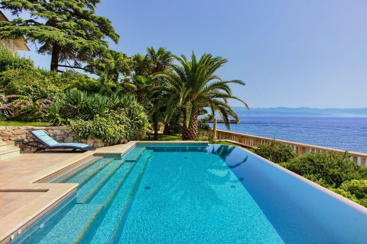 Villa Baronessa Ловран Екстериор снимка